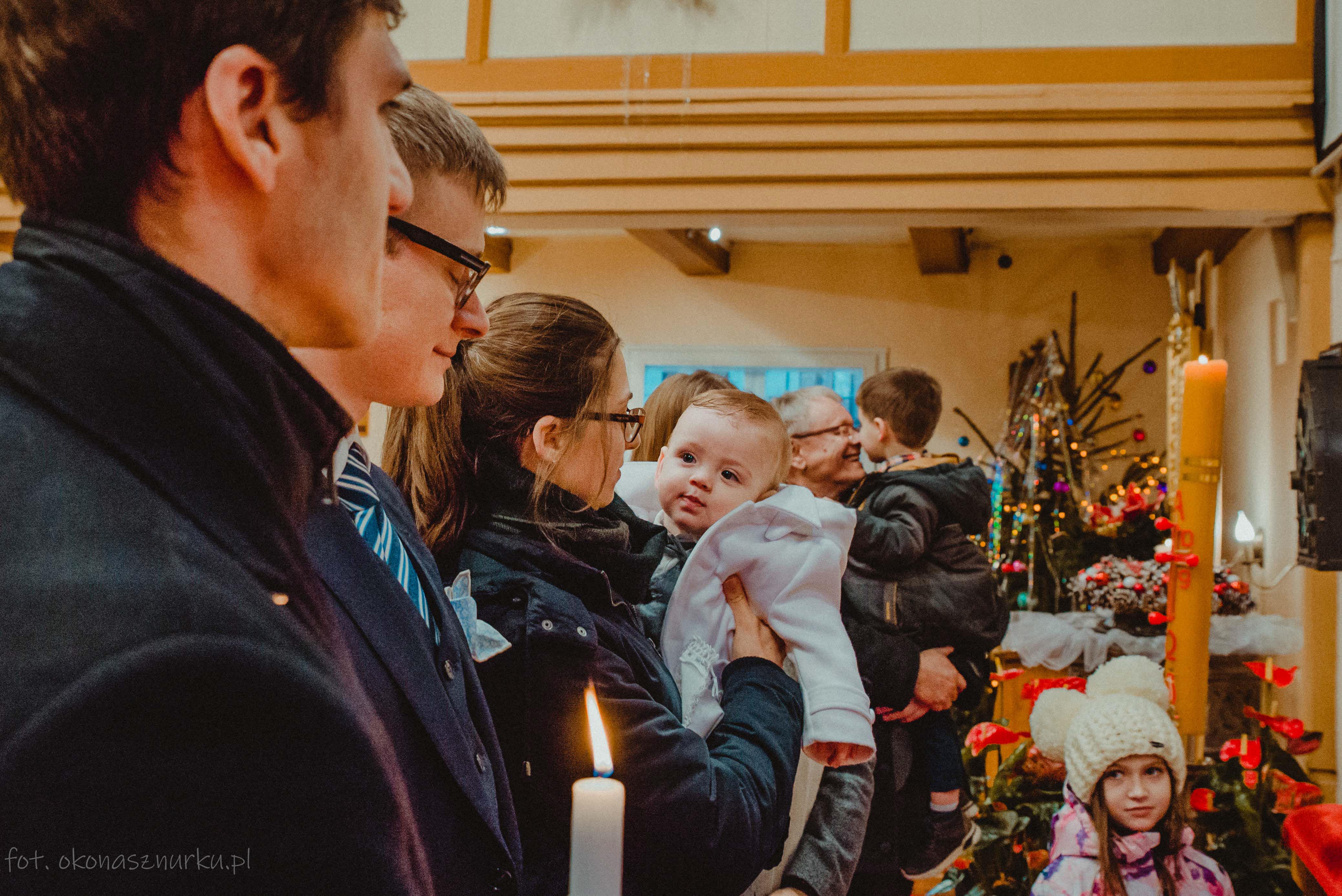 dobry-fotograf-na-chrzest-swojczyce-kiełczów-okonasznurku (19)