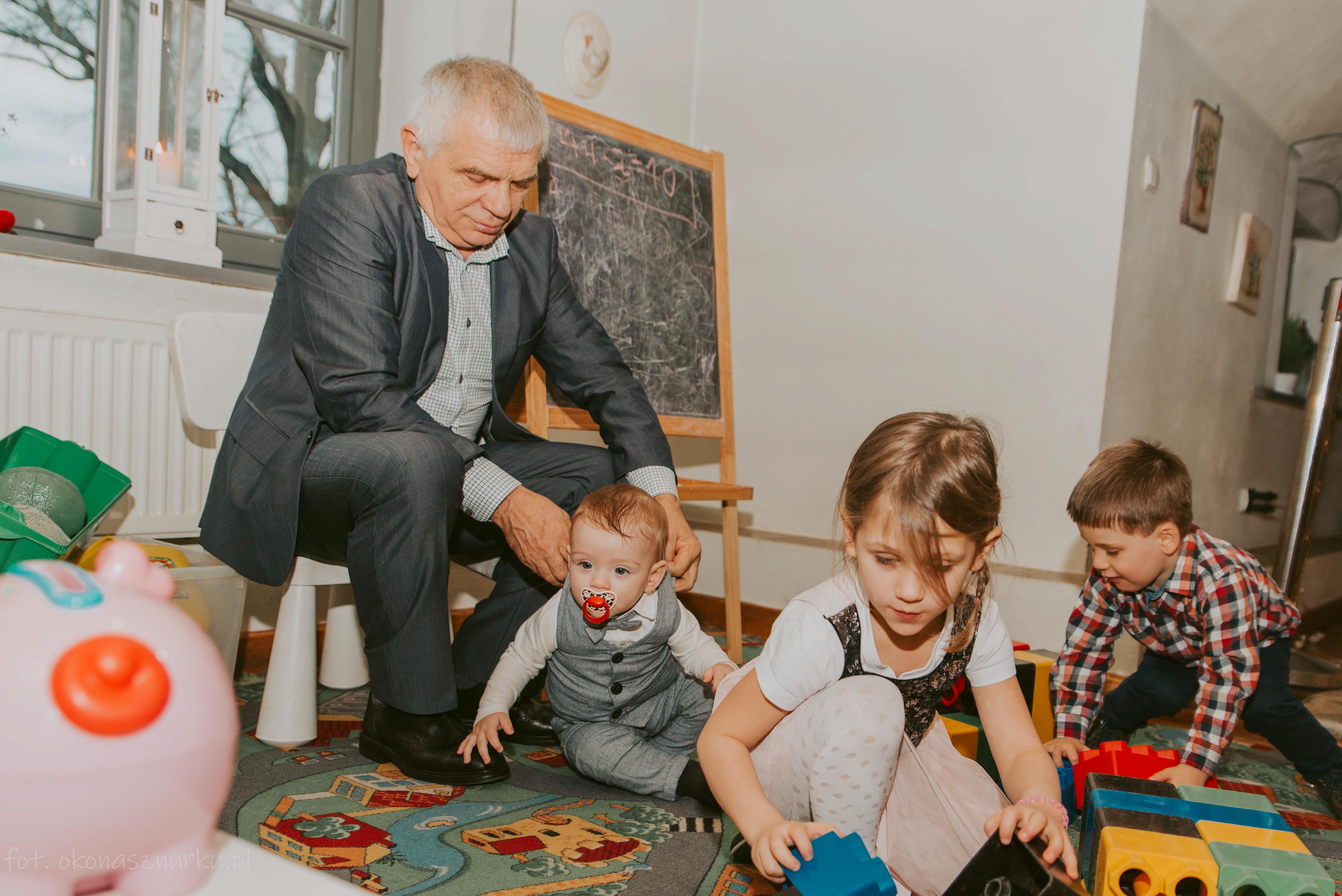 dobry-fotograf-na-chrzest-swojczyce-kiełczów-okonasznurku (27)