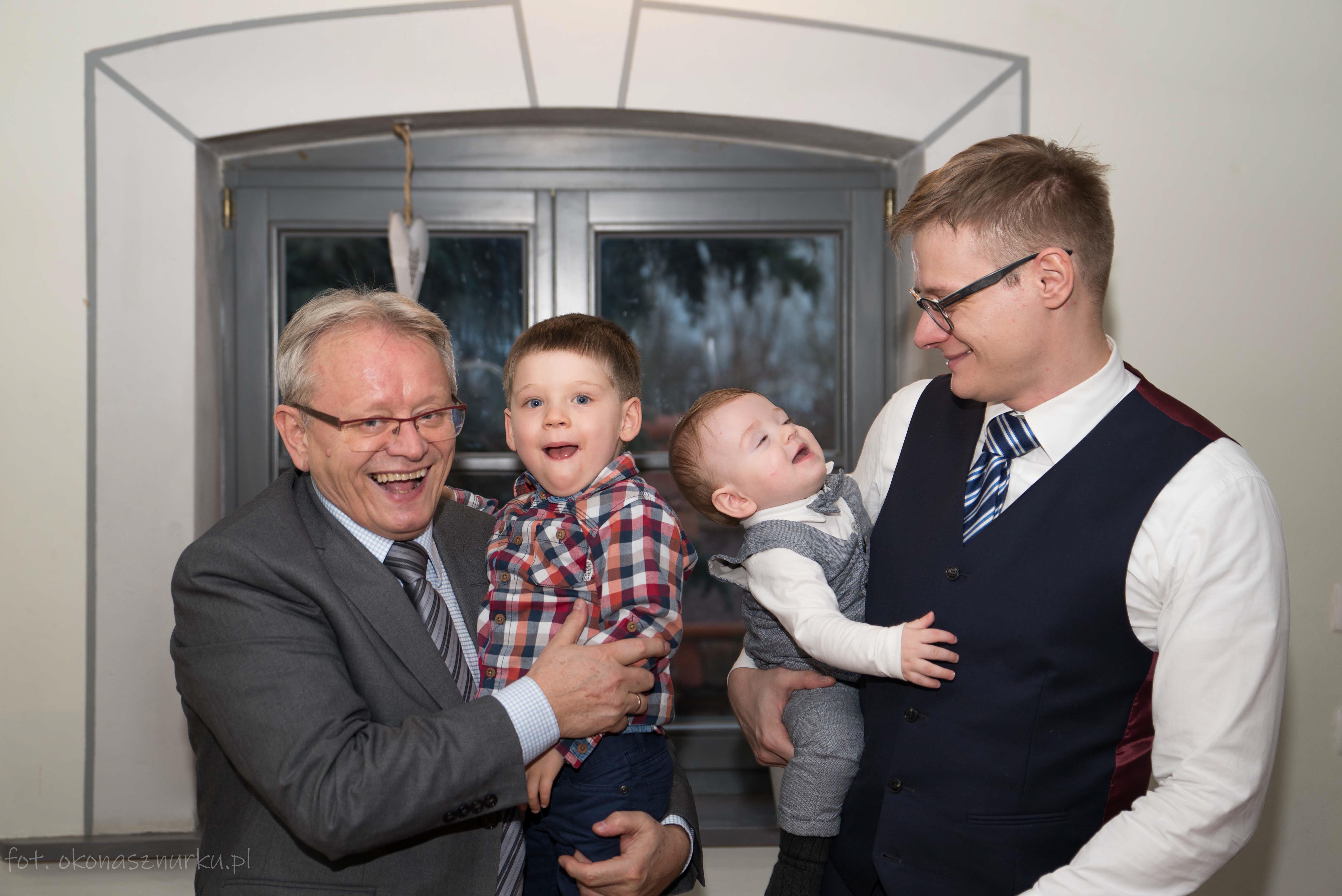 dobry-fotograf-na-chrzest-swojczyce-kiełczów-okonasznurku (32)