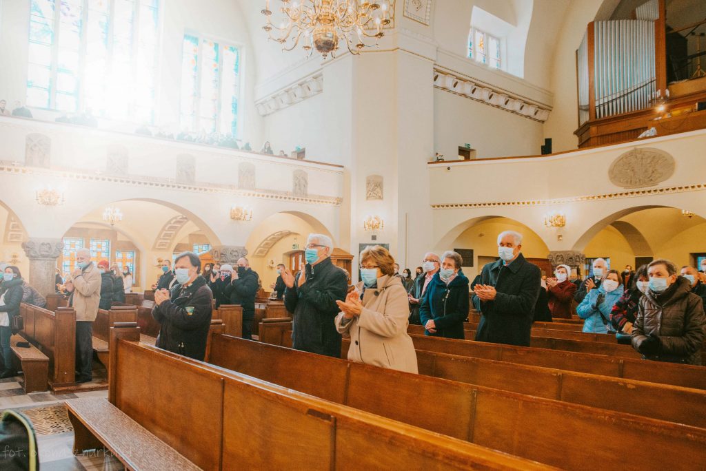 Chrzest-Swiety-w-Pandemii-okonasznurku-wroclaw-zdjecia-chrztu-obostrzenia (22)
