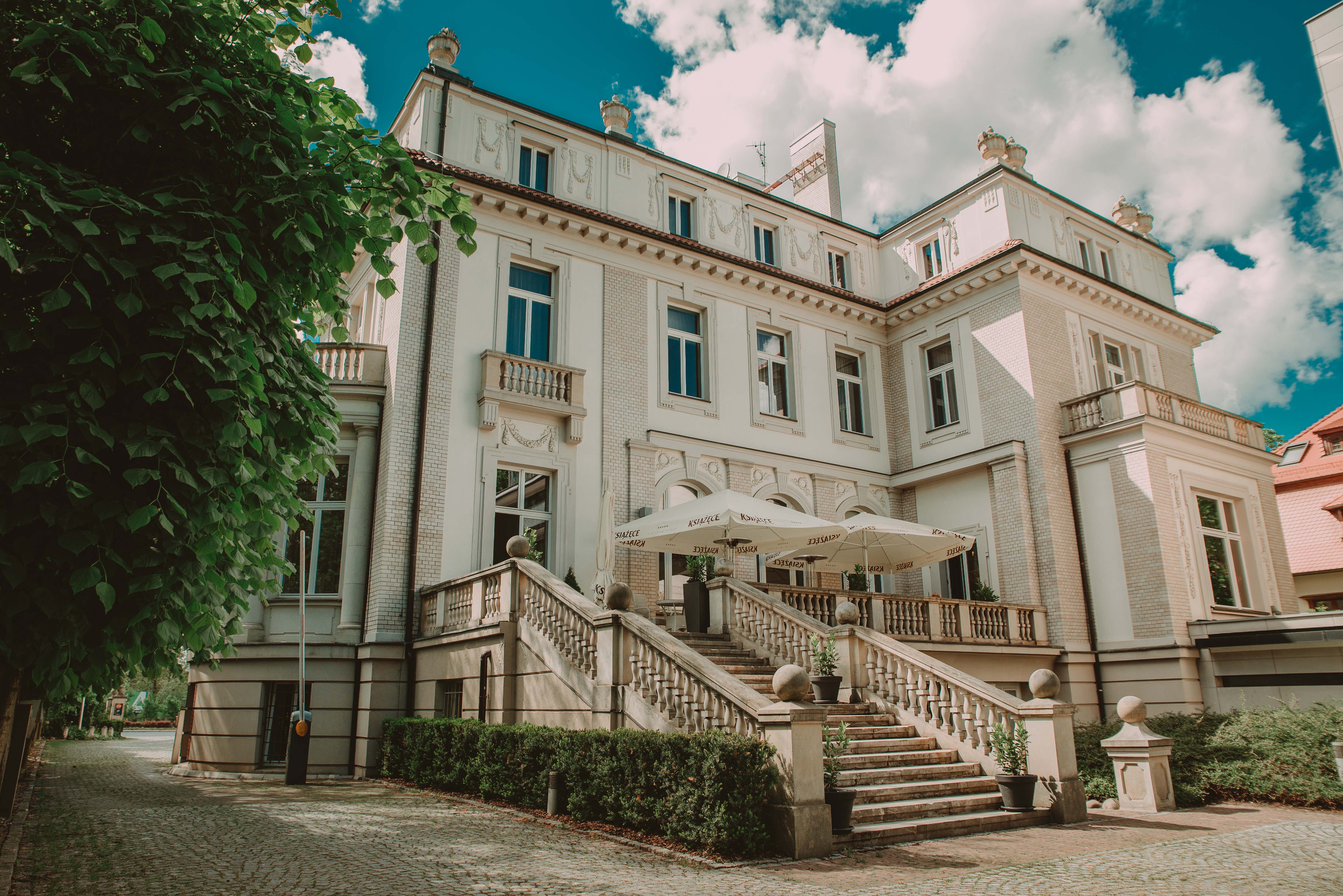 Komunia-Wiktorii-platinium-palace-boutique-hotel-spa-wroclaw-reportaz-z-komunii-okonasznurku (19)