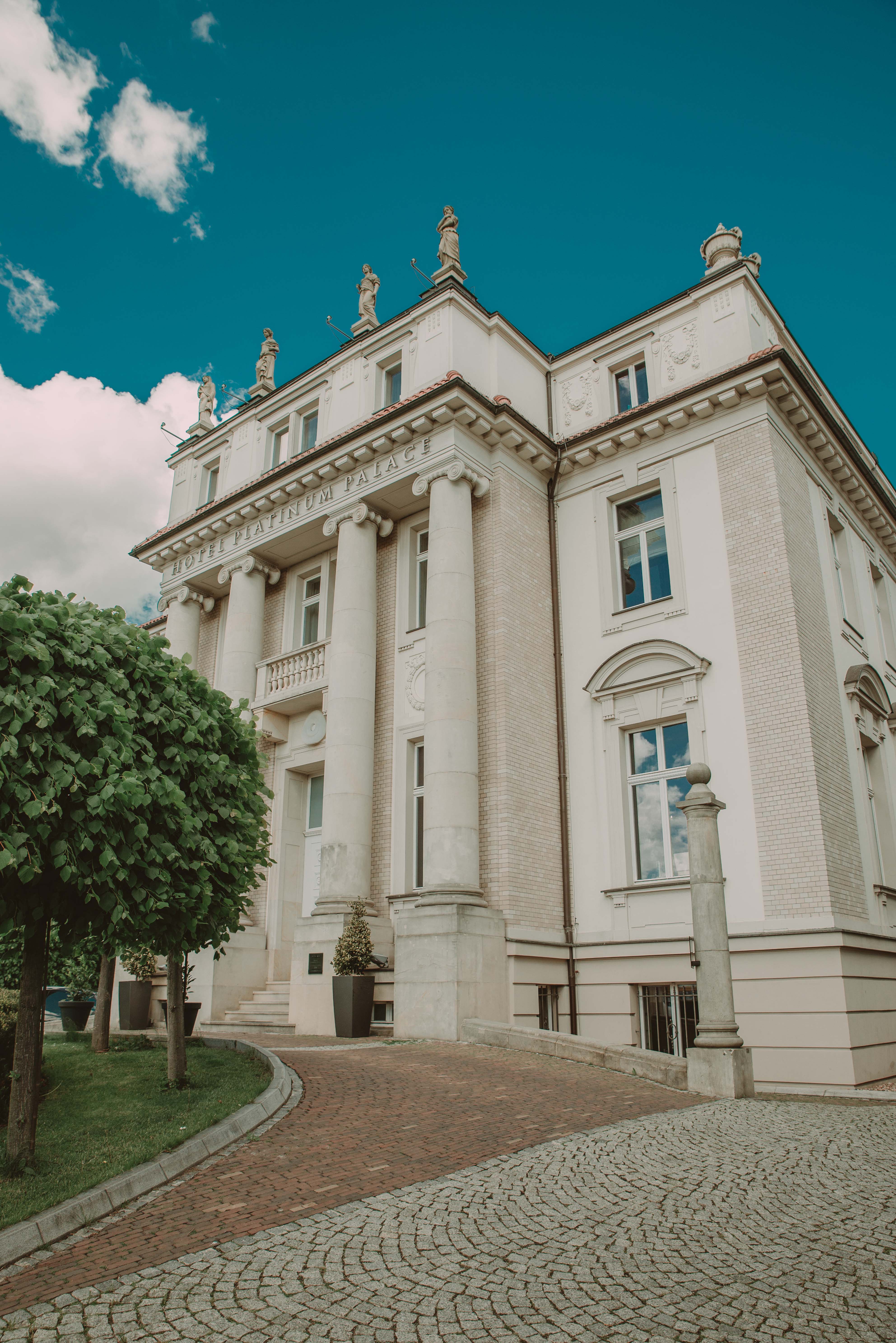 Komunia-Wiktorii-platinium-palace-boutique-hotel-spa-wroclaw-reportaz-z-komunii-okonasznurku (20)