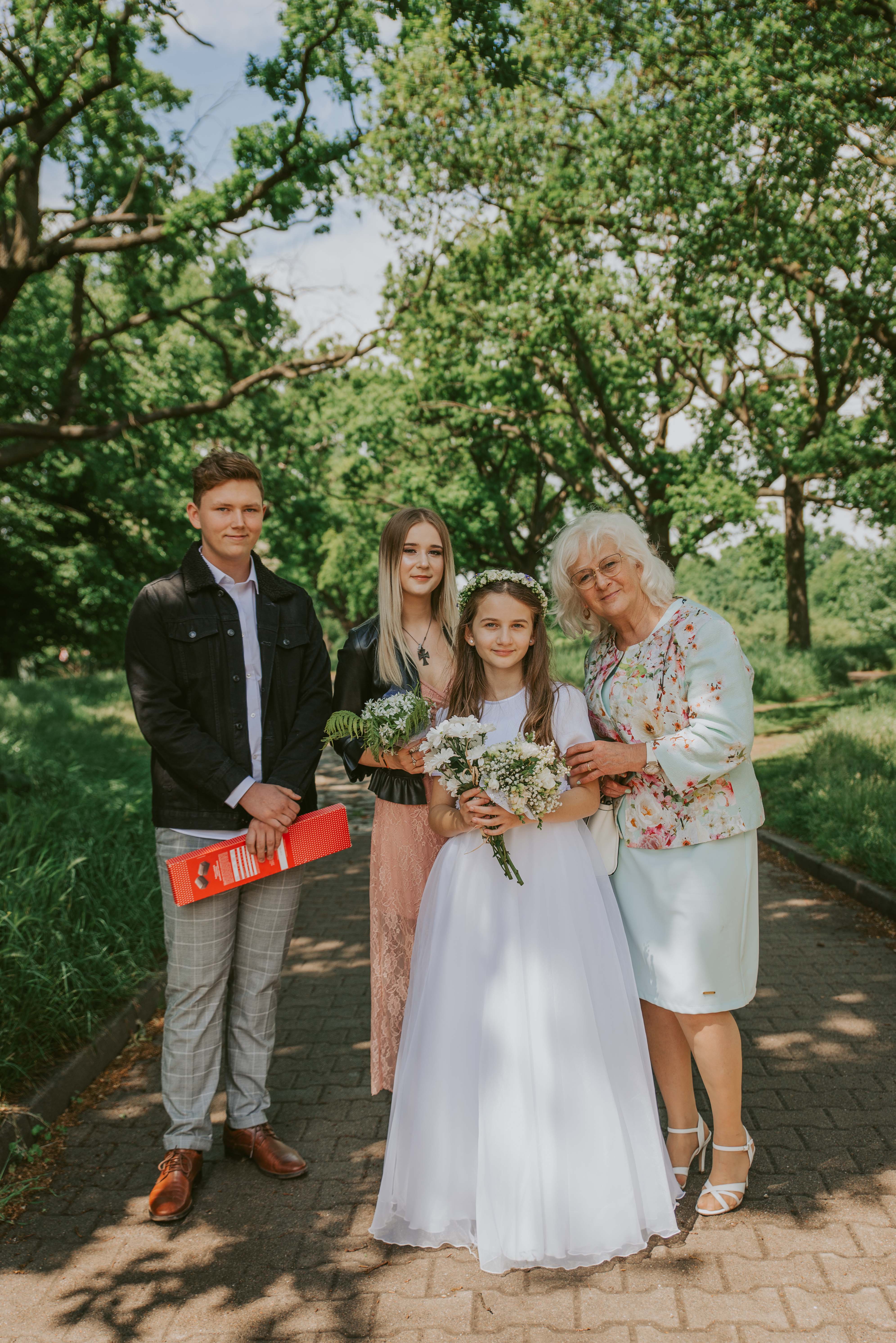 Sesja-plenerowa-komunijna-hala-orbita-park-zachodni-fotograf-na-komunie-wroclaw-okonasznurku (14)