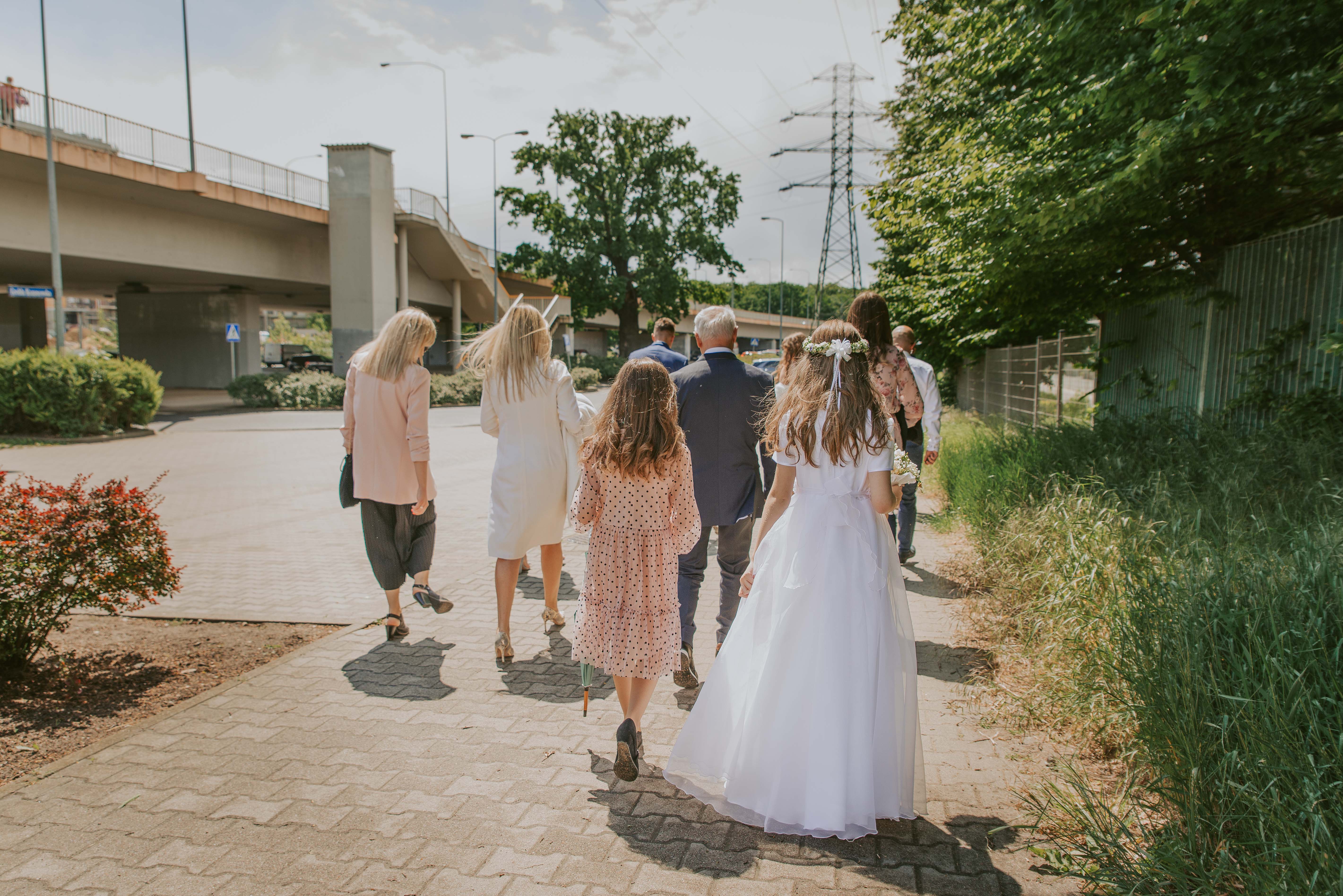 Sesja-plenerowa-komunijna-hala-orbita-park-zachodni-fotograf-na-komunie-wroclaw-okonasznurku (26)
