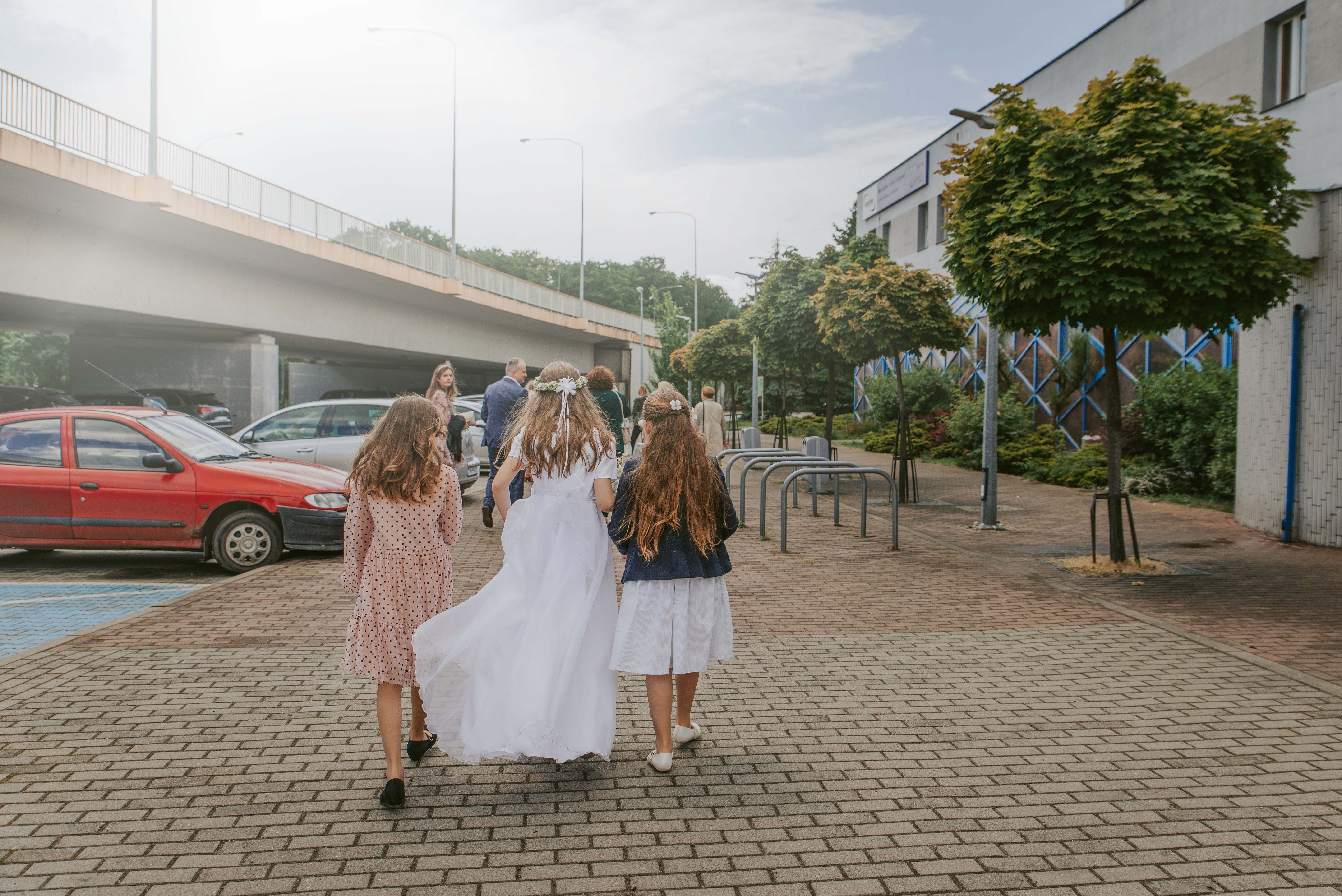 Sesja-plenerowa-komunijna-hala-orbita-park-zachodni-fotograf-na-komunie-wroclaw-okonasznurku (30)