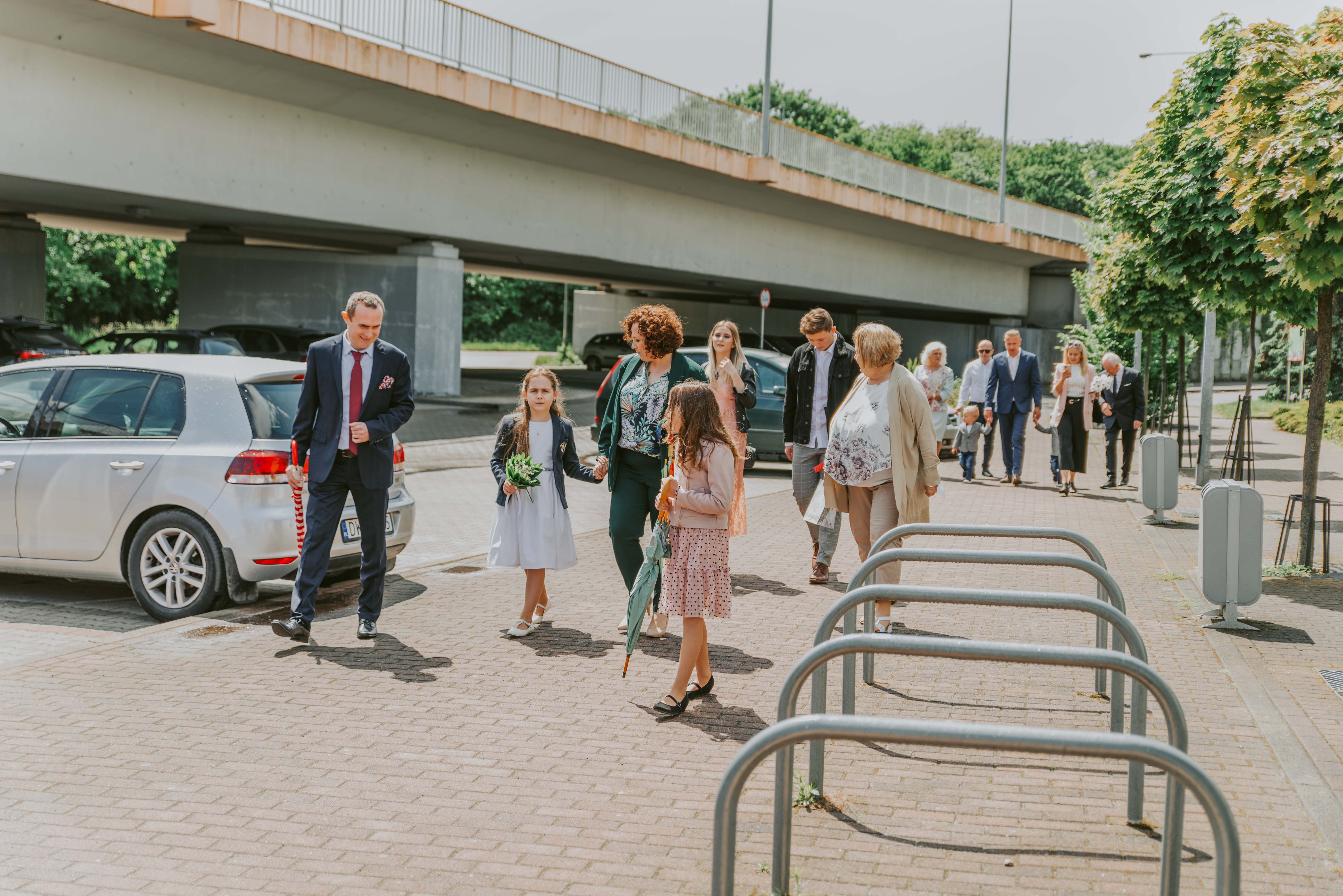 Sesja-plenerowa-komunijna-hala-orbita-park-zachodni-fotograf-na-komunie-wroclaw-okonasznurku (4)
