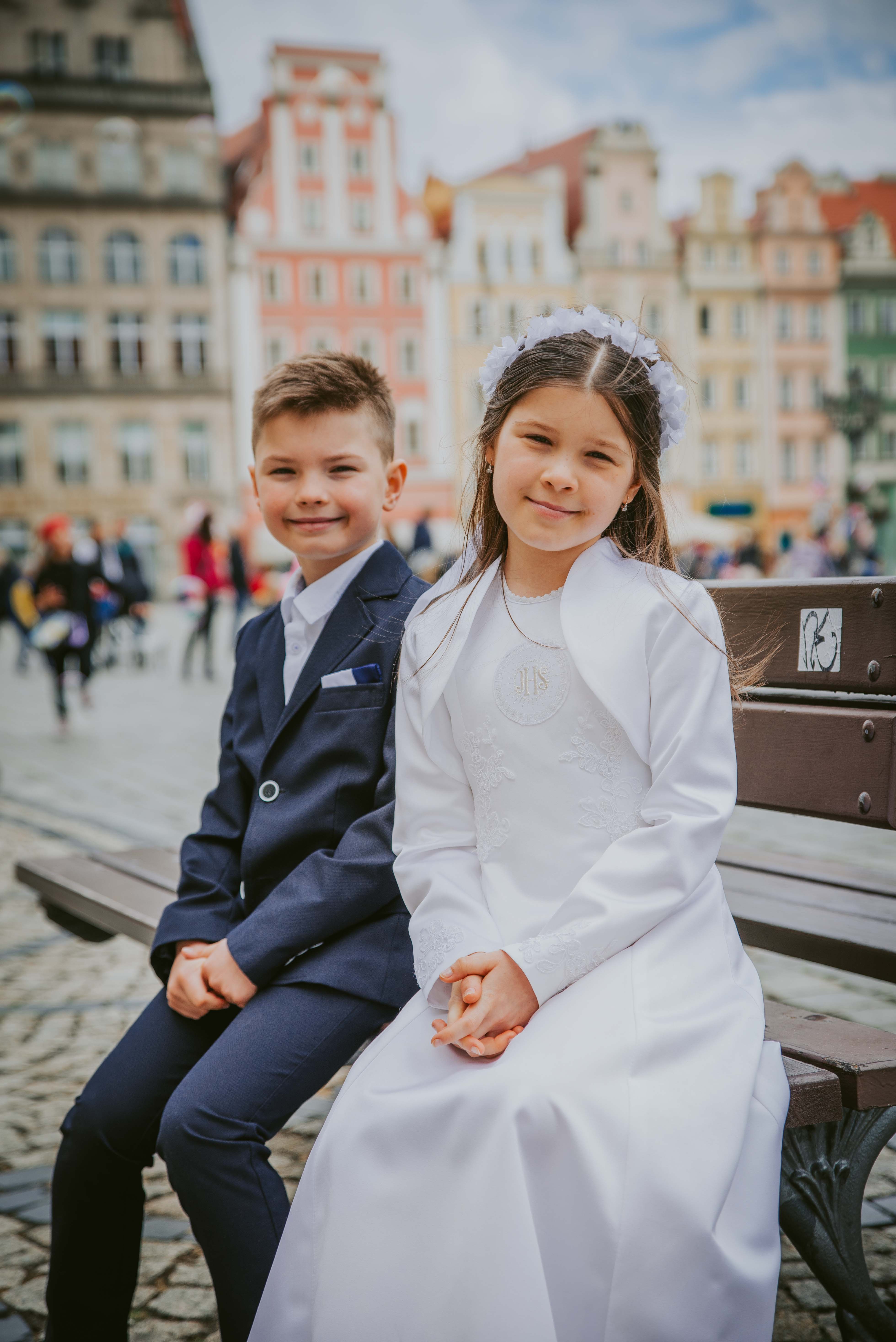 Zdjęcia-komunijne-plener-komunia-kosciol-garnizonowy-restauracja-p2-wroclaw-okonasznurku-fotografia (18)