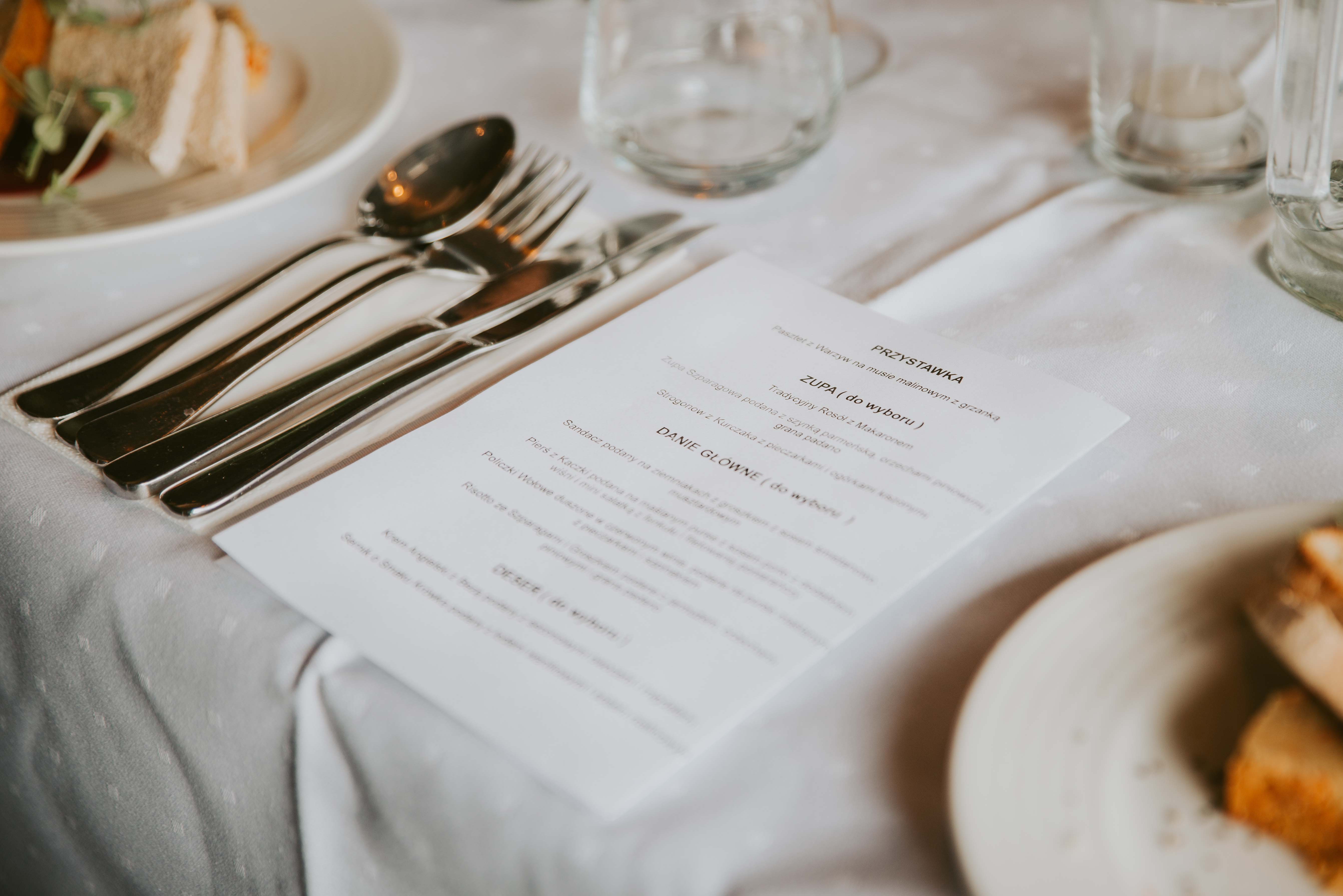 Zdjęcia-komunijne-plener-komunia-kosciol-garnizonowy-restauracja-p2-wroclaw-okonasznurku-fotografia (22)